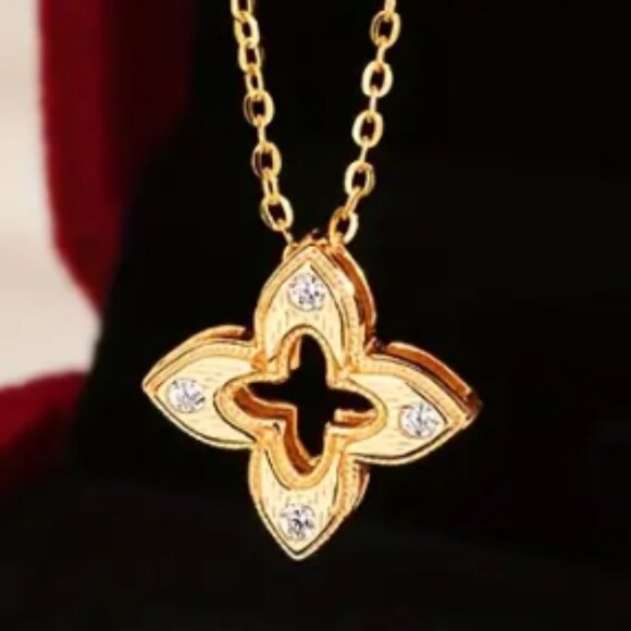 Elegant French-Inspired Four-Leaf Clover - Sparkling Cubic Zircornia Necklace - Picture 3 of 5